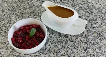 gravy and cranberry sauce 