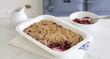 Apple and Berry Breakfast Crumble