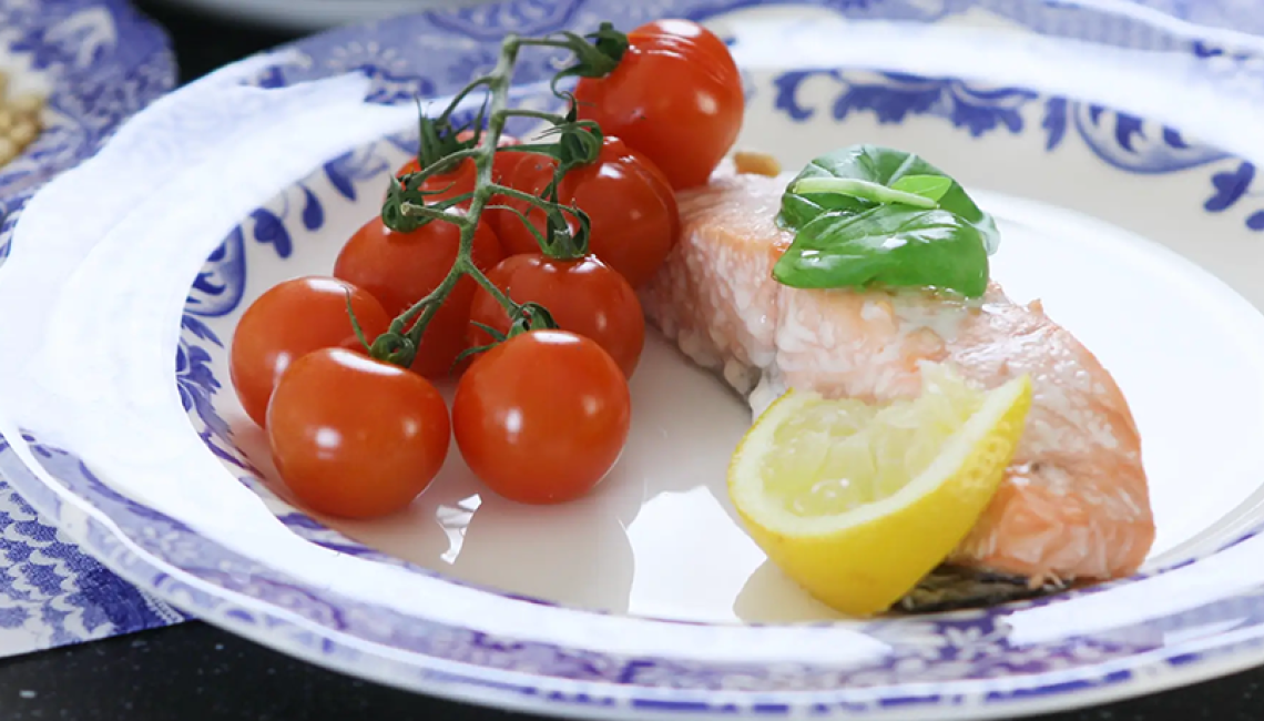 Grilled salmon and vine tomatoes 