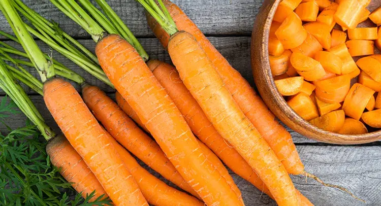 Raw carrots 