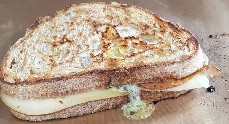 Blue Cheese and Pear Toasted Sandwich 