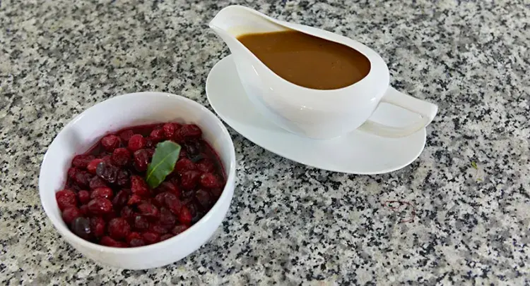 cranberry sauce in bowl