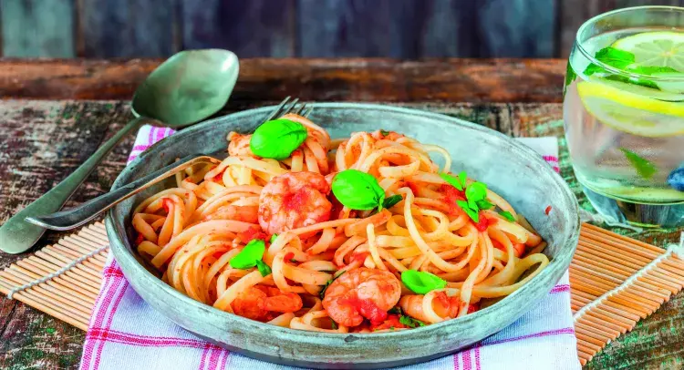 Spicy Prawn Linguine Served in Bowl