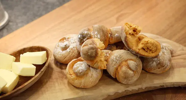 Tomato and Fennel Seeds Knots