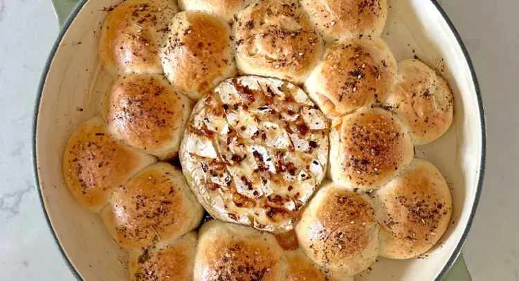 Tear ‘n’ Share Bread with Melting Honey Camembert 